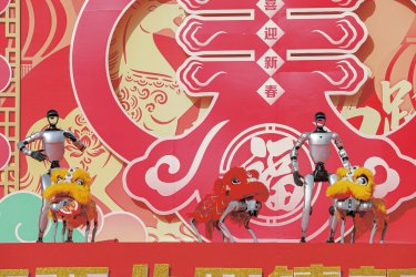 当机器人舞狮遇上机甲巡游，海淀西北旺新春嘉