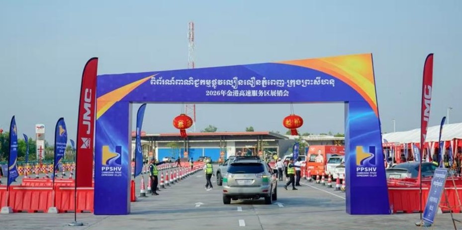 金港高速服务区展销会现场。主办方供图