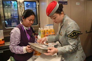 新春走基层丨快马加鞭：情暖回乡路