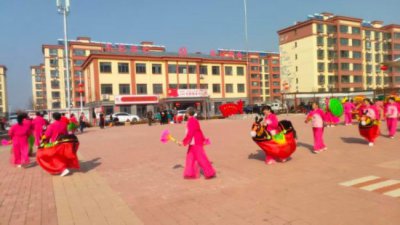 新春走基层丨车马盈门 年俗正青春