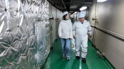 新春走基层丨寒夜锚地，他们给万吨巨轮“供底