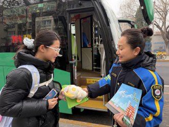护航开学首日 北京公交早晚高峰增运力
