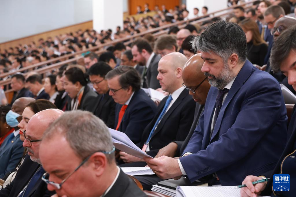 3月5日上午,第十四届全国人民代表大会第四次会议在北京人民大会堂开幕。这是外国驻华使节旁听大会。新华社记者 刘彬 摄
