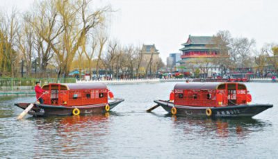 泛舟赏春正当时