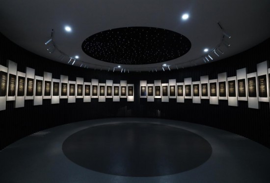 这是3月15日在赞比亚卢萨卡省琼圭地区的坦赞铁路纪念园拍摄的纪念馆一角。新华社记者 陈为 摄