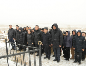 中国驻蒙使馆举行清明祭扫活动