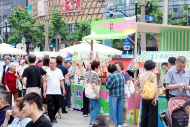 <b>上海工会提升职工生活品质主题月在沪东工人文</b>